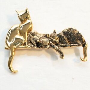 Vintage AGD Signed Gold Tone Shiny Textured Cat Kitten Trio Brooch Pin Figural